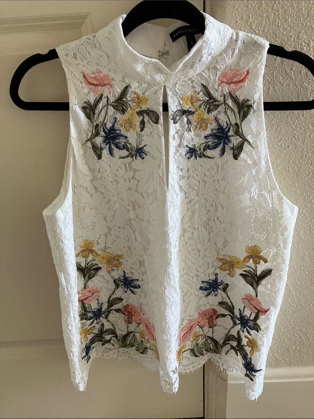 💐White House Black Market Off-White Lace Floral Embroidered Sleeveless Top💐